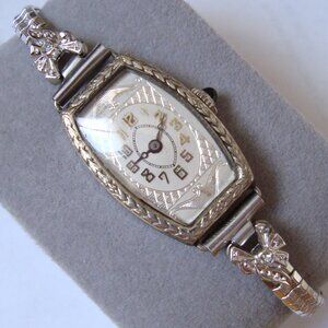 VINTAGE LADY WIND UP DECO NO NAME,15 JEWELS MOVEMENT, RUN GREAT